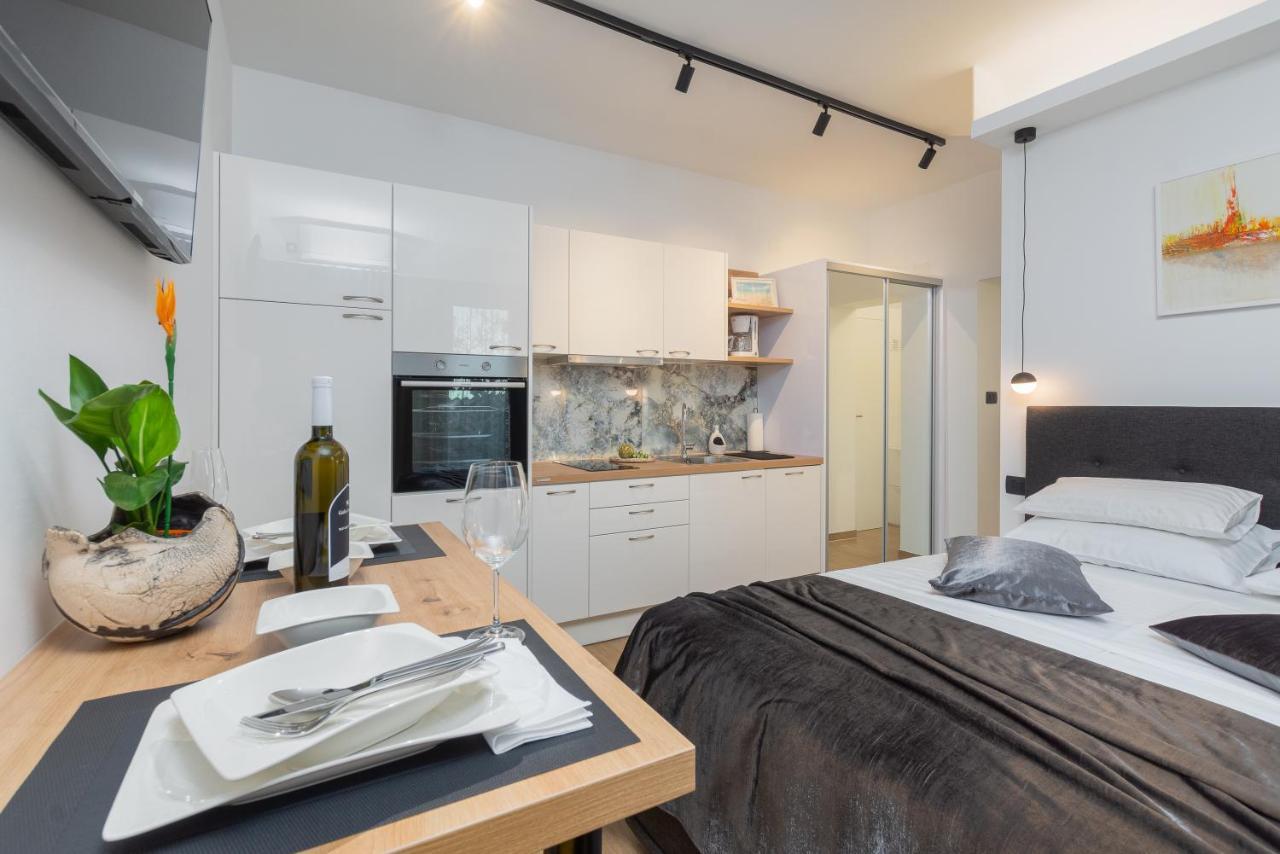 PUY Studio Apartman Lilly With Private Parking In The Yard Of The House מראה חיצוני תמונה