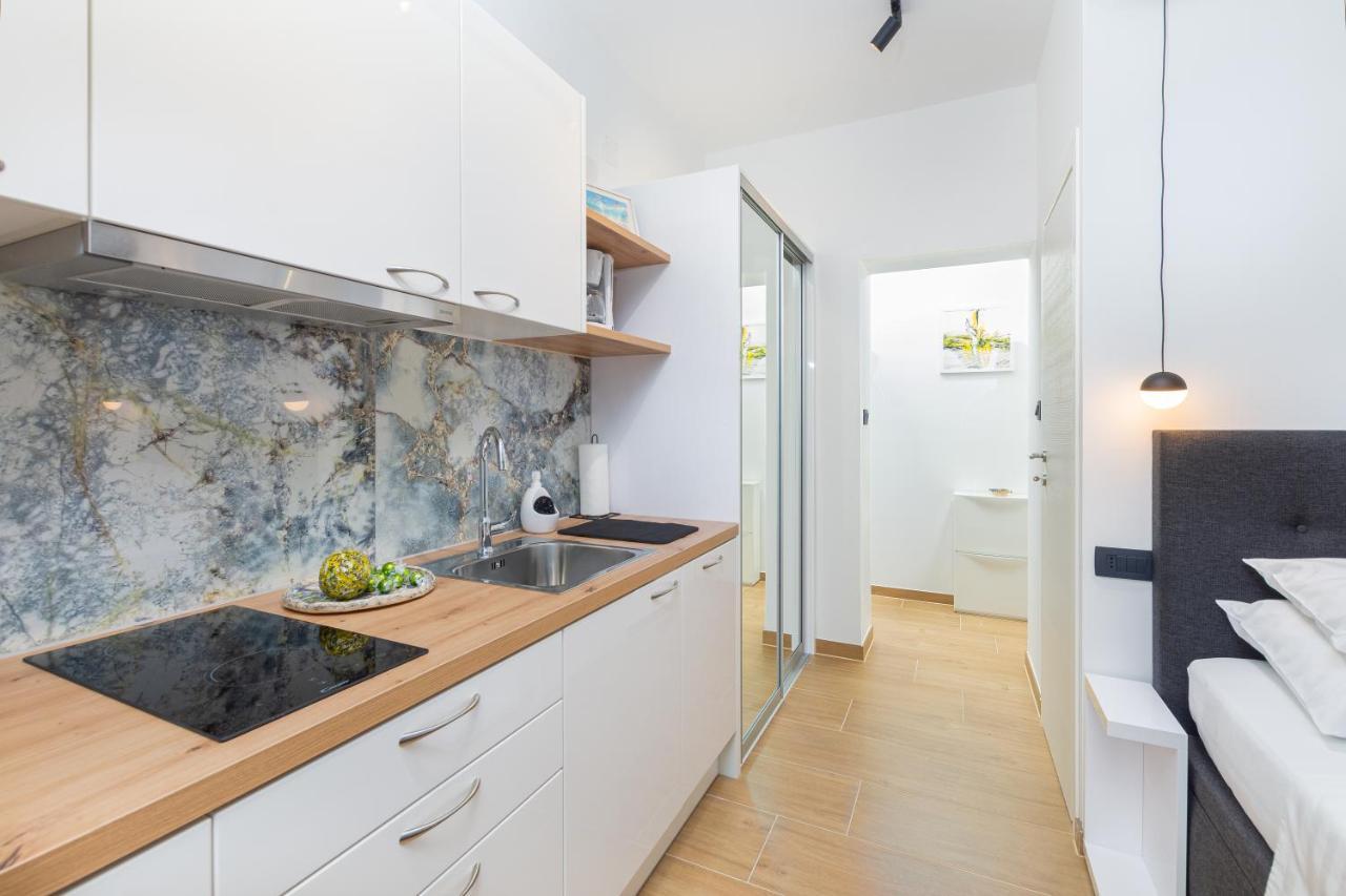 PUY Studio Apartman Lilly With Private Parking In The Yard Of The House מראה חיצוני תמונה