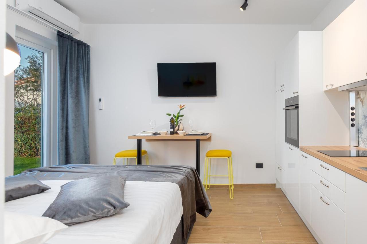 PUY Studio Apartman Lilly With Private Parking In The Yard Of The House מראה חיצוני תמונה