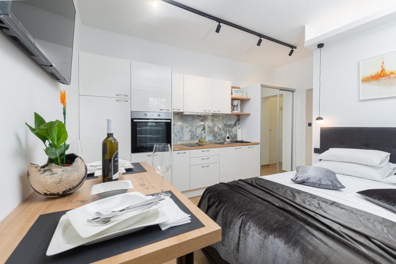 PUY Studio Apartman Lilly With Private Parking In The Yard Of The House מראה חיצוני תמונה