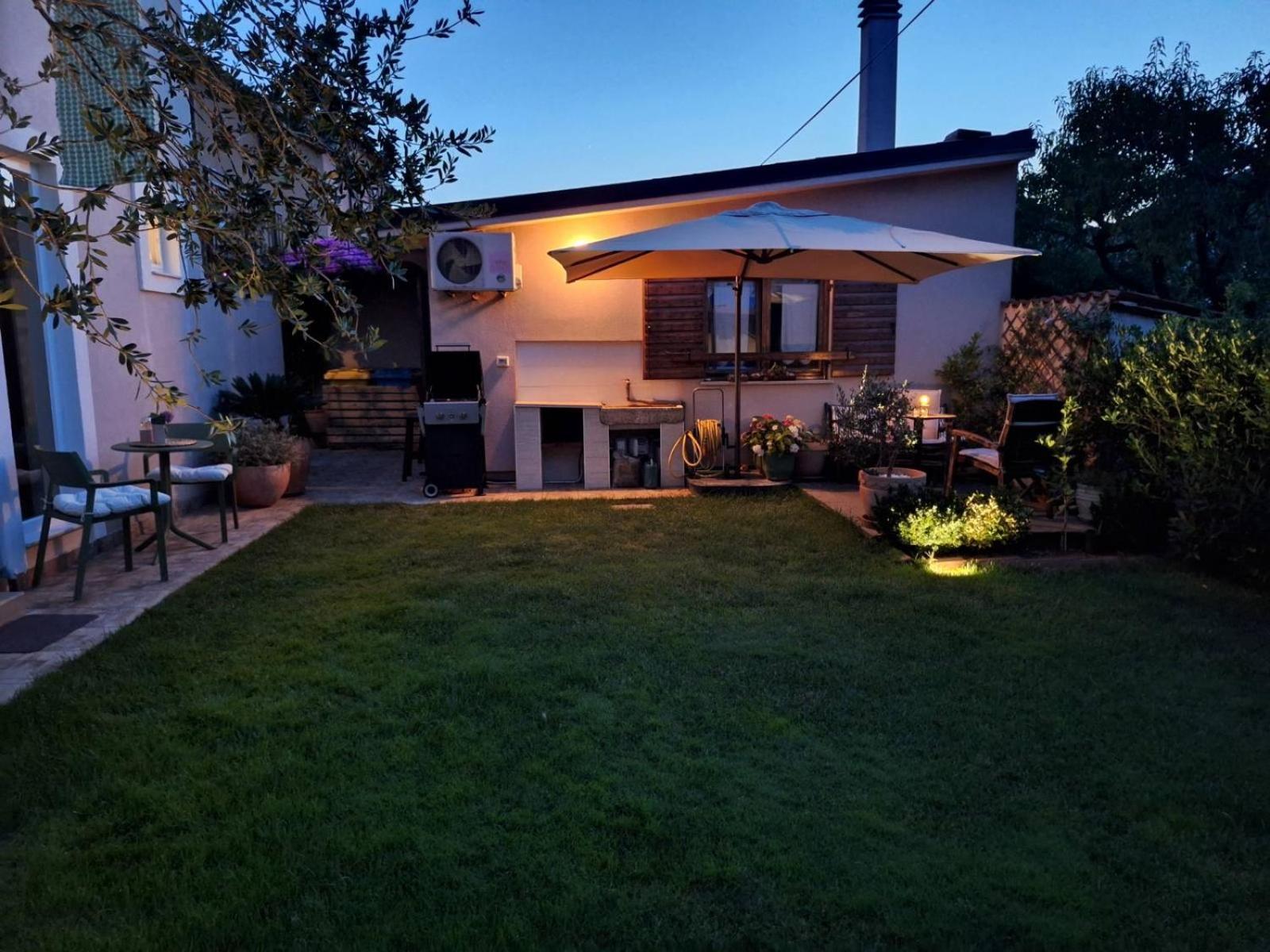 PUY Studio Apartman Lilly With Private Parking In The Yard Of The House מראה חיצוני תמונה